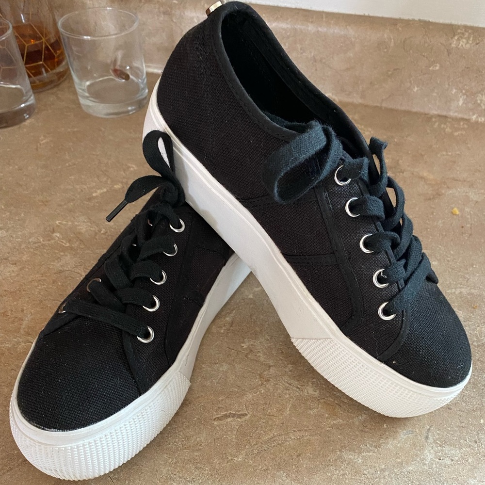 Steve Madden platform shoe